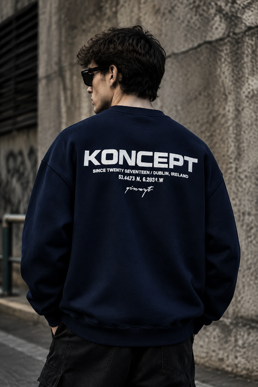 دورس یقه گرد مشکی با چاپ پشت طرح KONCEPT رنگ سرمه ای | Minimalist Crewneck