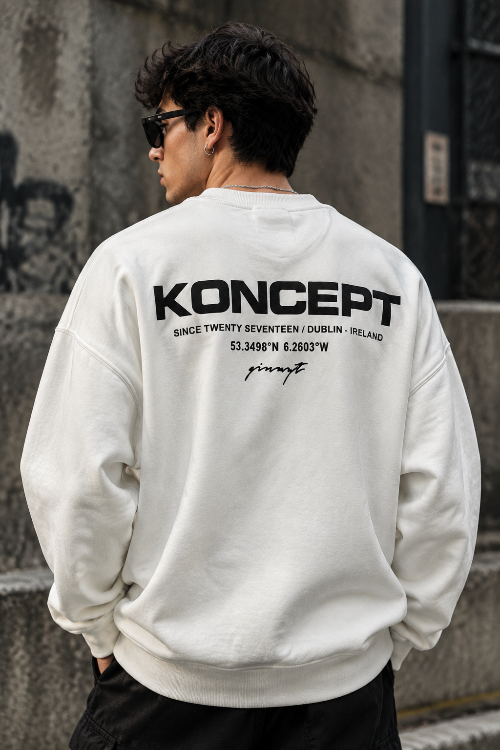 دورس یقه گرد مشکی با چاپ پشت طرح KONCEPT رنگ سفید | Minimalist Crewneck