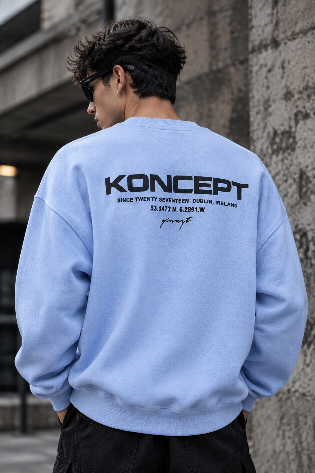 دورس یقه گرد مشکی با چاپ پشت طرح KONCEPT رنگ ابی پاستیلی | Minimalist Crewneck